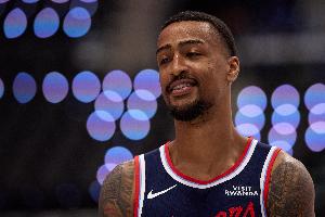 科林斯谈适应不同阵容：就是相信我的直觉 接触皮球时准备好终结