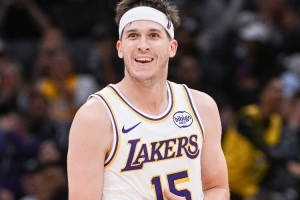 背靠背！雷迪克：不能指望里夫斯再砍51分 要激励球队带着拼劲儿