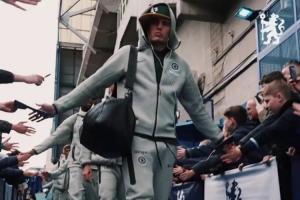 乌龙太阳报：加纳乔周末戴着老板旗下棒球队劲敌的帽子入场