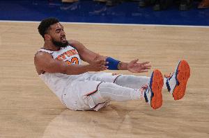 打得什么玩意！唐斯12中2仅拿8分12板1助2断1帽