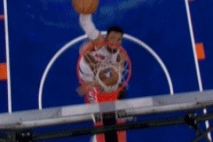 欺负人啊！唐斯强碾萨尔直接单臂隔扣