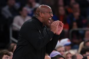 迈克-布朗：哈特推动了球队弱侧防守 下半场我们更具对抗性