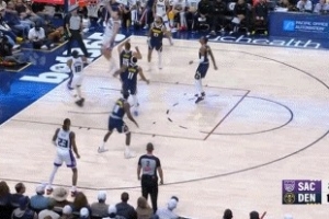 人到球到！威少突破抛传助飞队友空接得分