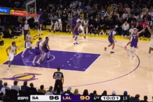 文班5犯下场！林迪-沃特斯三分飚中帮助马刺稳住局势