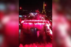 那里的足球很纯粹摩洛哥维达德球迷“点燃”巴黎为球队庆生