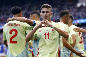 世体：费尔明远程参与基金会揭幕仪式，为住院儿童提供支持