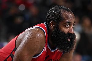 泰伦·卢：我的职责时确保哈登不会被过度使用 避免他出战太久