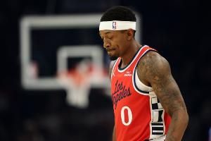 你这屁股到底咋啦？比尔因臀部伤势继续休战 小卡也不打 哈登单核