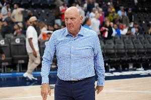 媒体人：鲍冤种纵横商场多年罕逢敌手 买个球队玩近些年被坑惨了