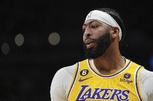 湖人担忧浓眉伤病&体能 也对他安于现状感到不满因此动了交易念头