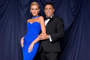 贤内助！大罗盛赞妻子幕后管理有方，银河拍卖会筹集善款破千万