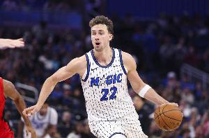 奥兰多支柱！小瓦格纳上半场9中6得16分3板2助 三分5中3