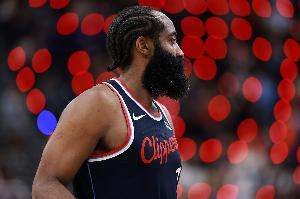 进攻乏力！哈登三分弹进 命中快船开场半节唯一运动战进球