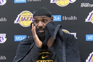 詹姆斯：我喜欢球队的打法 艾顿可以做掩护 也能中投和空接