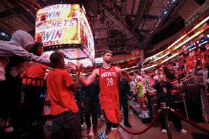 大心脏中锋！申京本赛季关键时刻18中10 进球数并列联盟第一