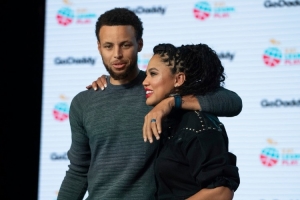 夸梅：库嫂在赌库里不会离他而去 她不尊重库里的地位