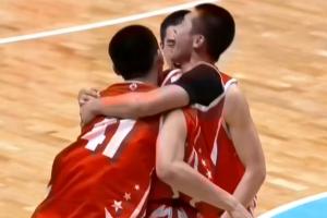 最后时刻屡有关键贡献！何文炜全场得到10分6板6助3断