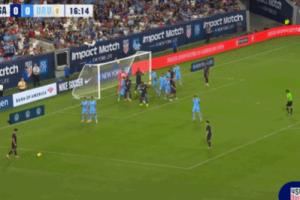 两闷棍！美国2-0领先乌拉圭，美国在上半场3分钟内攻入2球