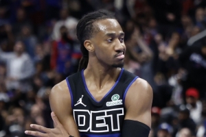 冲击力十足！詹金斯10中6拿到14分 另有3板7助2断 正负值+8