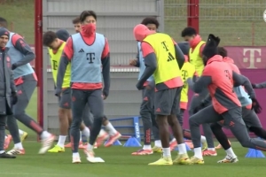 记者：乌尔比希可能首发，戴维斯、伊藤洋辉、迪亚斯均已参与合练