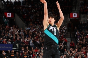 媒体人：小杨没到跟克林根竞争的环节 现在目标是成为合格NBA球员