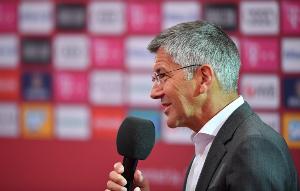 海纳：我妻子一年半前因痴呆症去世 患者往往还能记得快乐的时光