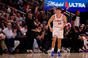 谢泼德：暂停后我按范弗里特指导照做 果然就投进三分了