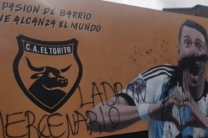 阿媒：有人喷漆破坏迪马利亚的壁画，并批评他是小偷雇佣兵