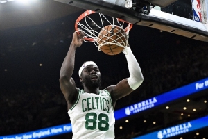 力拔山兮！安芬尼·西蒙斯遭包夹送妙传 科塔单臂隔扣力道十足