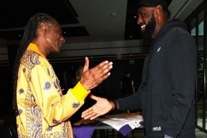 支持主队！湖人官推晒Snoop Dogg造访球队训练馆组图