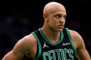 要起势！杰伦·布朗四分卫长传喂饼沃尔什 绿军末节11-2打回悬念