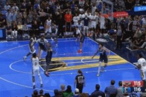 关键攻防！费尔斯三分强行出手被帽 直接来了个三不沾