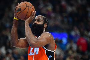 哈登年满35岁连续5场场均轰至少35+7+7 詹姆斯之后第二人！