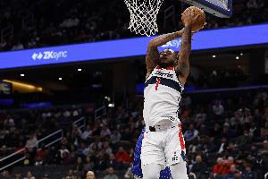 可圈可点！惠特摩尔10中7砍下20分7板 得分平赛季最高