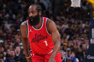 张佳玮：哈登今天投进17球 有6个球是右手突破摆脱后投进的