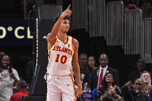 不信这个邪！里萨谢先空接扣飞 随后快攻和队友传切完成飞身暴扣