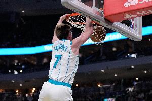 哈登：克尼佩尔确实有两把刷子 他不仅投篮准&还能突破冲筐