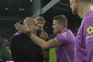 瓜帅点赞瓜迪奥拉赛后找主裁握手交流，瓜帅向主裁竖起大拇指