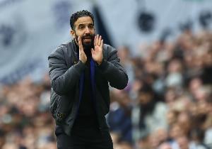 曼联本赛季上半场打进11球、下半场丢14球，皆为英超最多