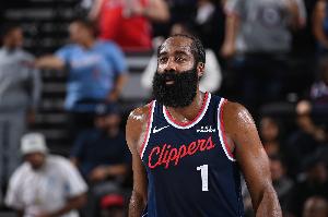 哈登生涯共25次单场轰下50+ 今日出手26次为并列第三少！