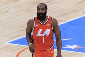 前二乔科？美媒：现在是否该将哈登视为史上第三伟大的得分后卫？