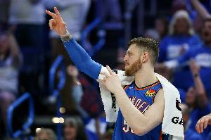 防守中坚！哈滕22分钟贡献7分15板3帽 正负值+18