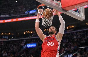 尽力局！祖巴茨22中15空砍33分18板4助 7前场板