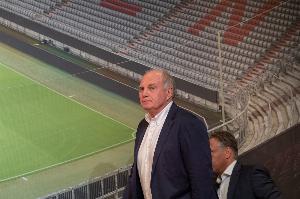 赫内斯：孔帕尼像老母鸡般保护球员 拜仁引援不像蓝军般盈利导向