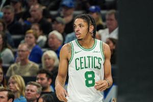 超神了！米诺特次节上来不到2分钟 连续三分+吃饼暴扣砍下12分！