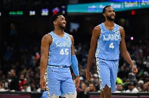 势头不对！米切尔三分&莫布里连续扣篮 骑士一波7-0打停快船