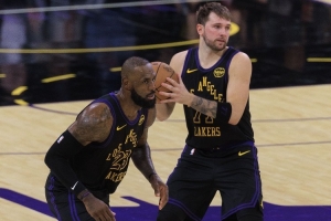 蜕变！湖人目前客场战绩8-2仅次于雷霆和活塞 上赛季19胜22负