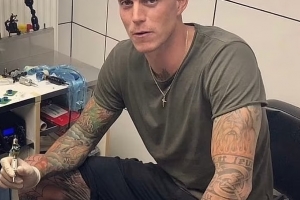 邮报：利物浦旧将阿格退役后进入商业领域，并且开展慈善事业