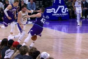 太华丽了！东契奇抢断+穿裆乐福+高抛助攻海斯空接炸扣！