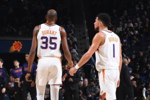 布克：我原本很期待与杜兰特交手 但家庭第一 希望他家人一切安好